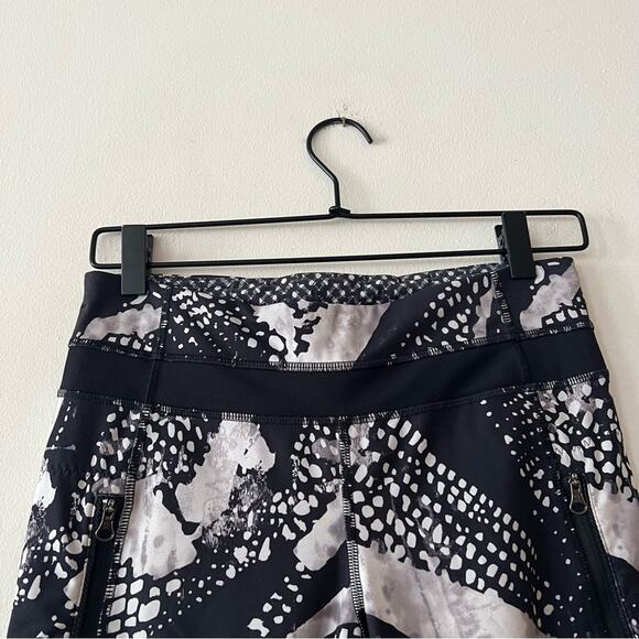 Lululemon Inspire Tight II (Mesh) Leggings in Static Mist White Black - Picture 8 of 9